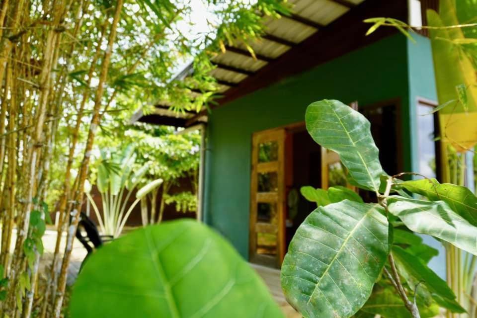 Houttuyn Wellness River Resort Парамарибо Екстериор снимка